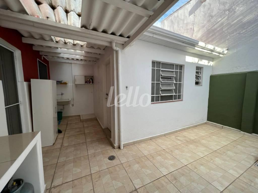 QUINTAL E EDÍCULA de Casa à venda, de vila - sobrado com 120 m², 2 quartos e 1 vaga em Pinheiros - São Paulo