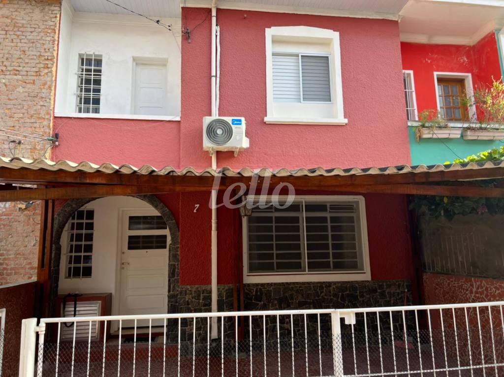 FACHADA de Casa à venda, de vila - sobrado com 120 m², 2 quartos e 1 vaga em Pinheiros - São Paulo