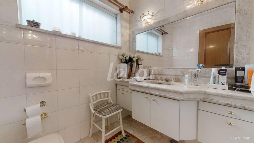 WC de Casa à venda, sobrado com 238 m², 5 quartos e 4 vagas em Planalto Paulista - São Paulo