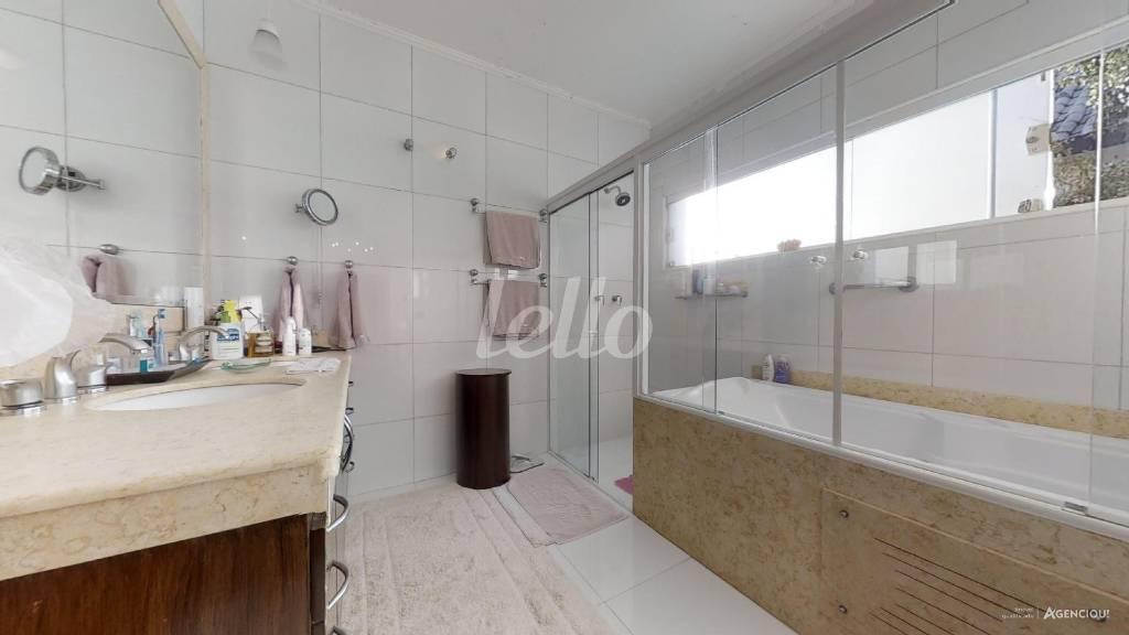WC de Casa à venda, sobrado com 238 m², 5 quartos e 4 vagas em Planalto Paulista - São Paulo