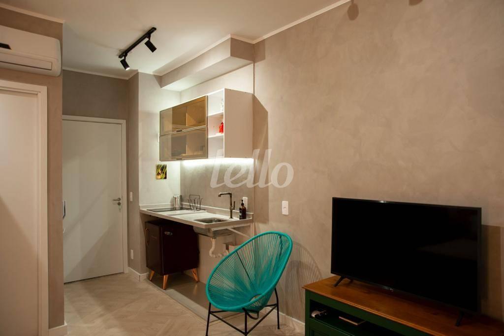 COZINHA E SALA de Apartamento à venda, Studio com 25 m², 1 quarto e em Pinheiros - São Paulo