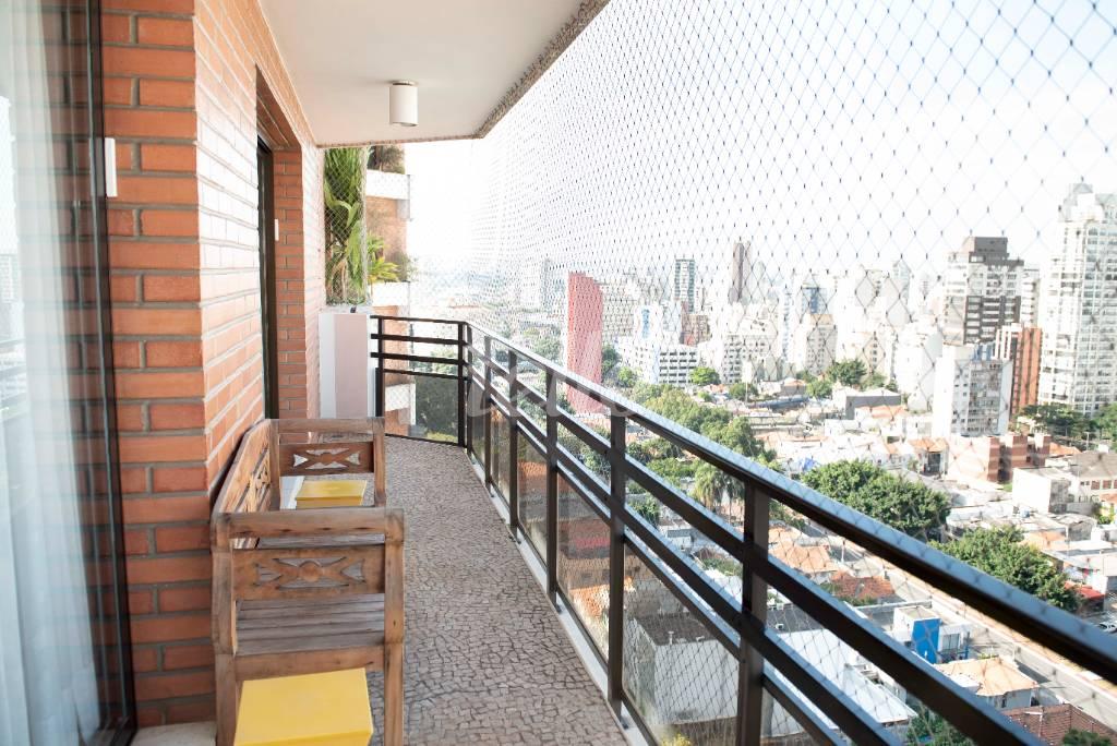 VARANDA de Apartamento à venda, Padrão com 275 m², 4 quartos e 3 vagas em Pacaembu - São Paulo