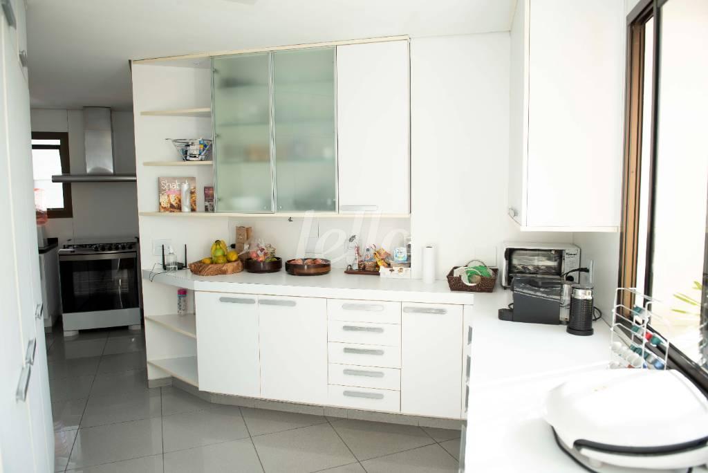 COZINHA de Apartamento à venda, Padrão com 275 m², 4 quartos e 3 vagas em Pacaembu - São Paulo