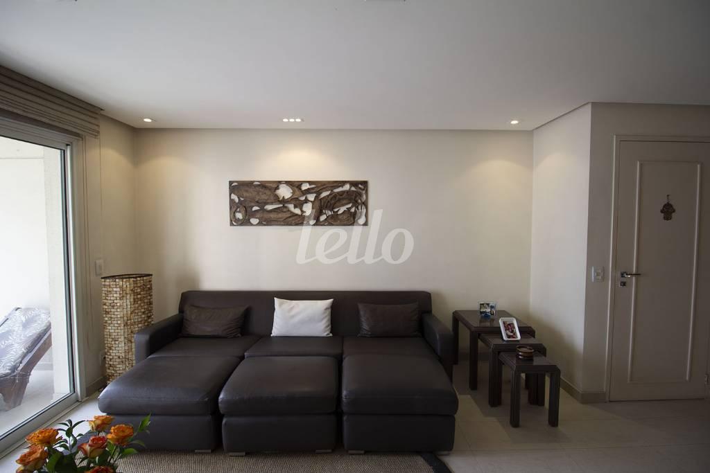 SALA de Apartamento à venda, Padrão com 140 m², 2 quartos e 1 vaga em Perdizes - São Paulo