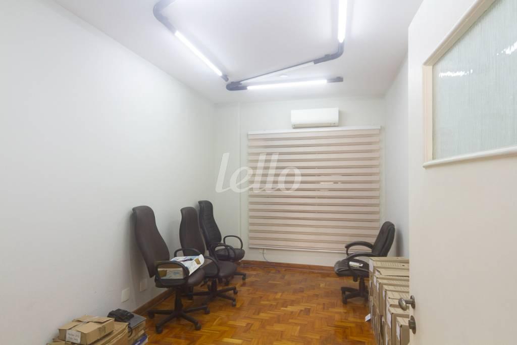 SALA 3 de Sala / Conjunto para alugar, Padrão com 155 m², e em República - São Paulo