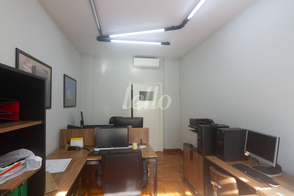 SALA 5 de Sala / Conjunto para alugar, Padrão com 155 m², e em República - São Paulo