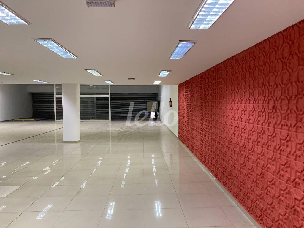 SALÃO de Prédio Comercial para alugar, Monousuário com 1058 m², e 6 vagas em Lapa - São Paulo