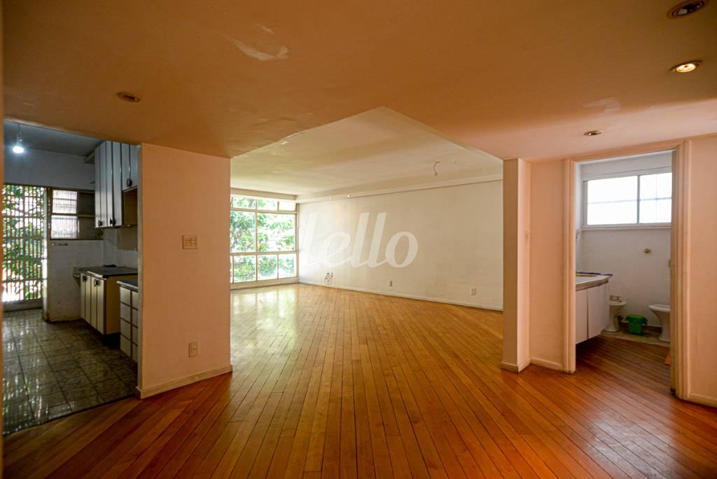 SALA de Apartamento à venda, Padrão com 120 m², 2 quartos e 1 vaga em Santa Cecília - São Paulo