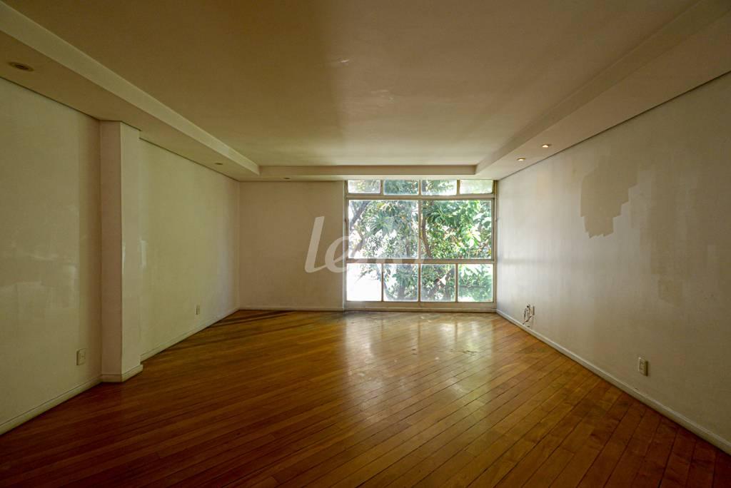 SALA de Apartamento à venda, Padrão com 120 m², 2 quartos e 1 vaga em Santa Cecília - São Paulo