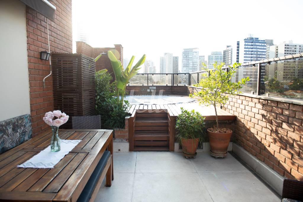 COBERTURA de Apartamento à venda, cobertura - Padrão com 173 m², 3 quartos e 3 vagas em Pinheiros - São Paulo