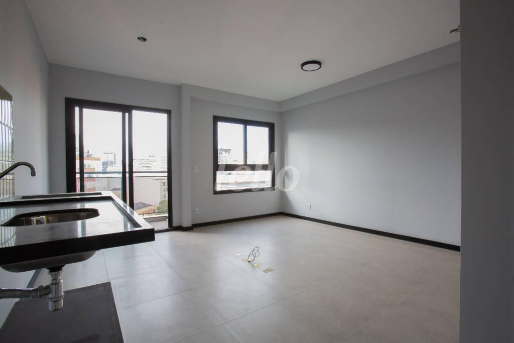 DORMITÓRIO de Apartamento para alugar, Padrão com 30 m², 1 quarto e 1 vaga em Vila Buarque - São Paulo