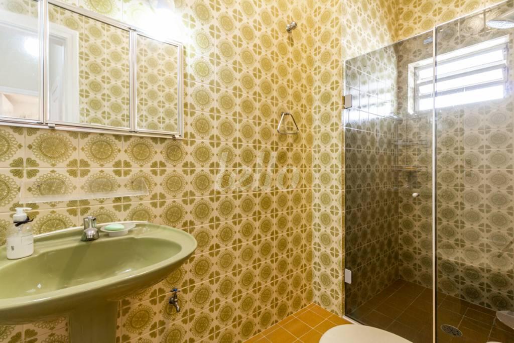 BANHEIRO SOCIAL de Casa para alugar, em condomínio - sobrado com 165 m², 3 quartos e 5 vagas em Perdizes - São Paulo