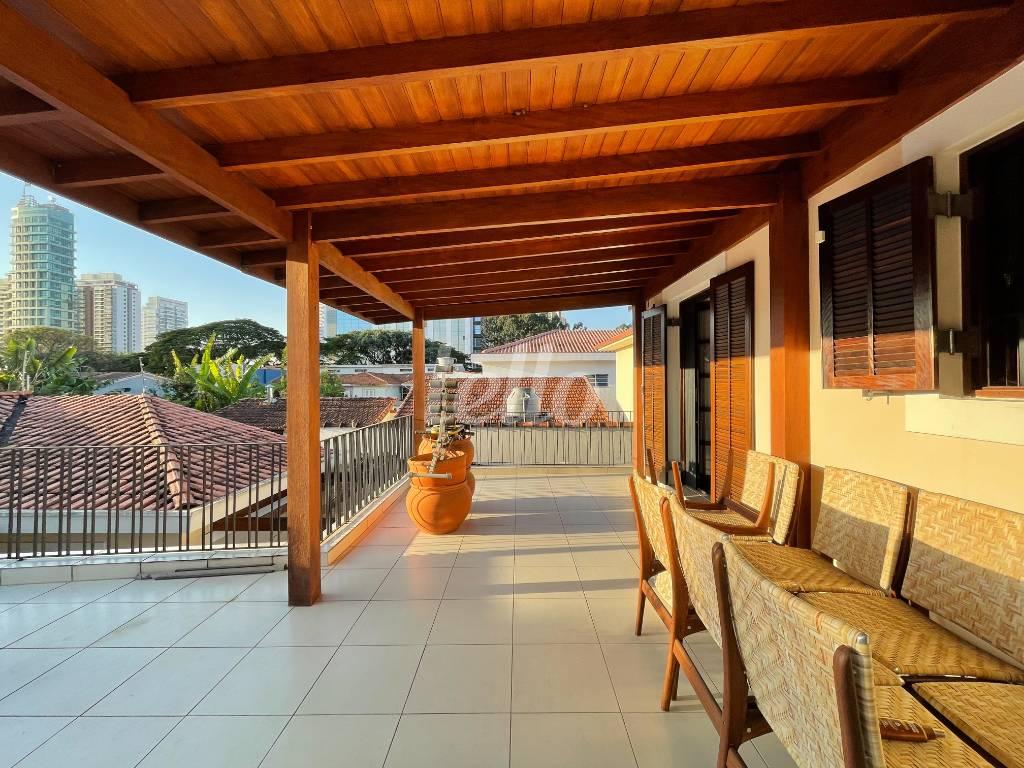 VARANDA DORMITÓRIO 3 de Casa à venda, sobrado com 229 m², 3 quartos e 5 vagas em Vila Cordeiro - São Paulo