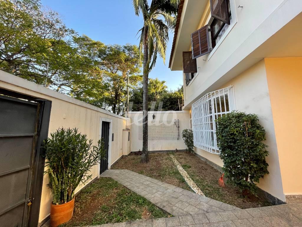 JARDIM DA FRENTE de Casa à venda, sobrado com 229 m², 3 quartos e 5 vagas em Vila Cordeiro - São Paulo