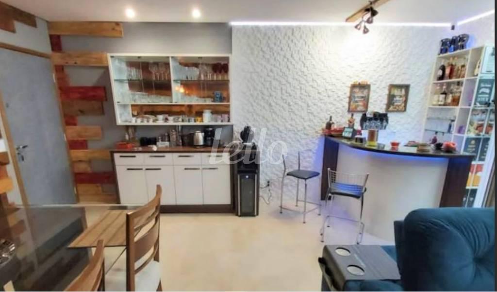 LIVING de Apartamento à venda, Padrão com 113 m², 3 quartos e 2 vagas em Vila Firmiano Pinto - São Paulo