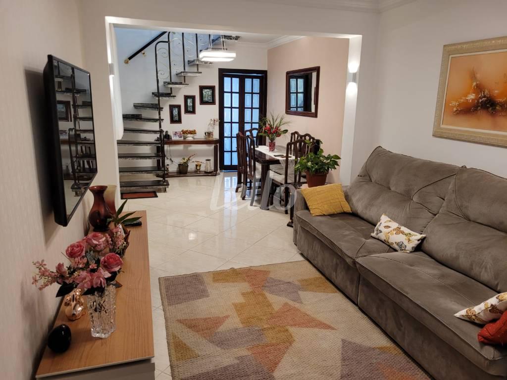 SALA DOIS AMBIENTES de Casa à venda, sobrado com 169 m², 3 quartos e 2 vagas em Jardim Avelino - São Paulo