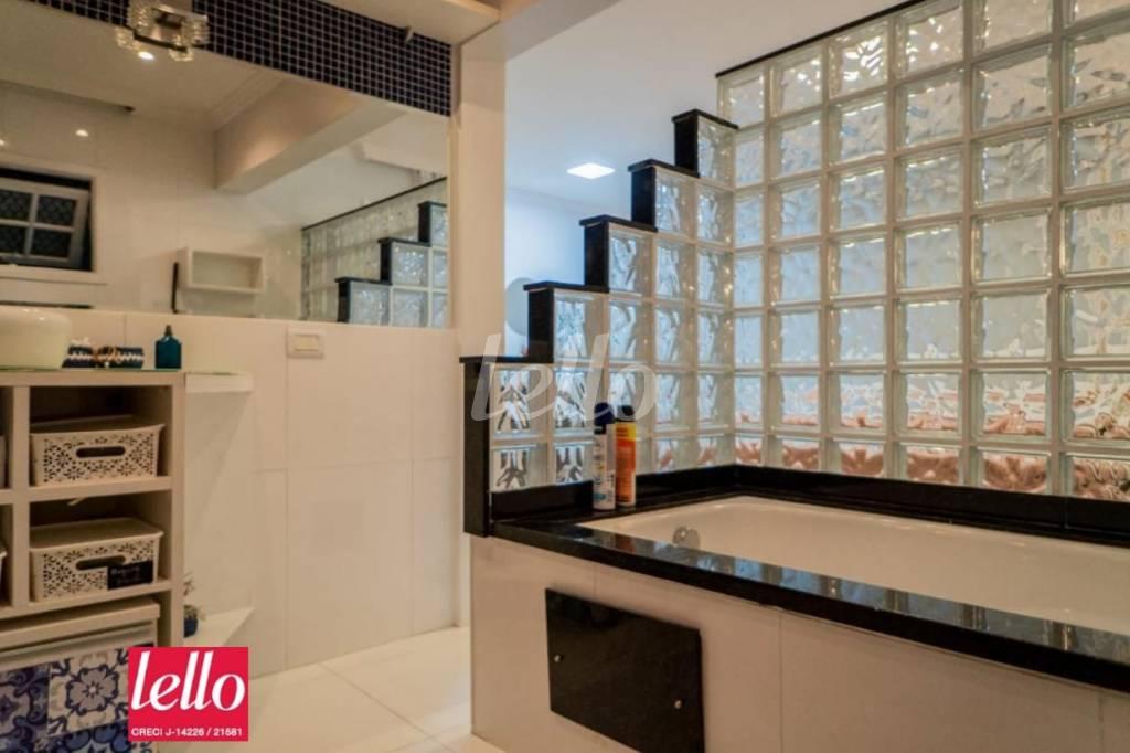 BANHEIRO de Casa à venda, sobrado com 216 m², 3 quartos e 2 vagas em Vila Alpina - Santo André