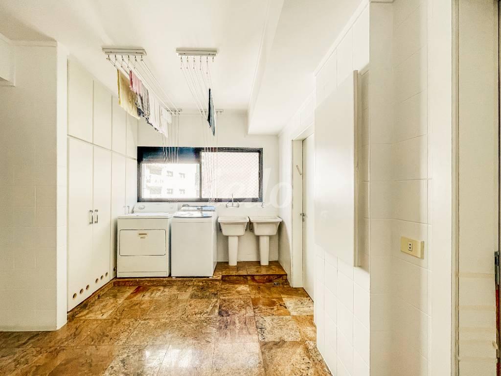 ÁREA DE SERVIÇO de Apartamento à venda, Padrão com 350 m², 3 quartos e 4 vagas em Santa Cecília - São Paulo