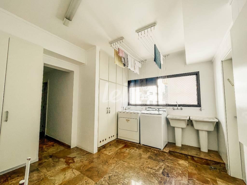 ÁREA DE SERVIÇO de Apartamento à venda, Padrão com 350 m², 3 quartos e 4 vagas em Santa Cecília - São Paulo