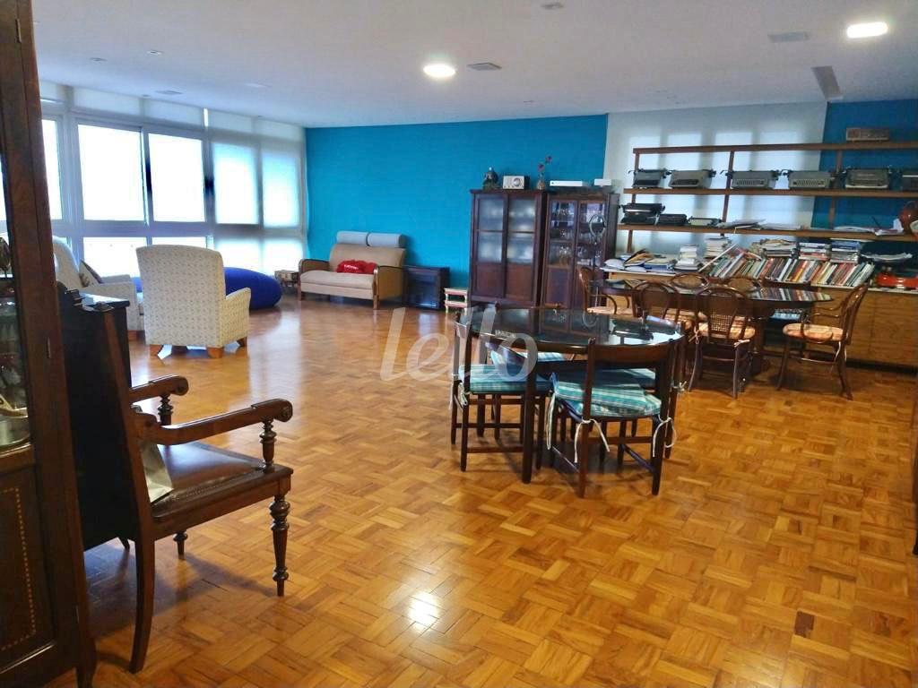 SALA de Apartamento à venda, Padrão com 214 m², 3 quartos e 1 vaga em Jardins - São Paulo