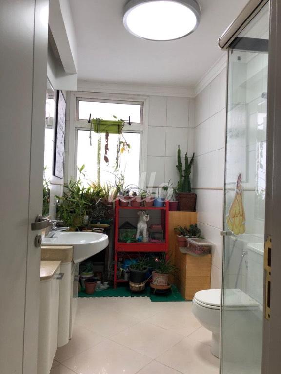 BANHEIRO de Apartamento à venda, Padrão com 214 m², 3 quartos e 1 vaga em Jardins - São Paulo