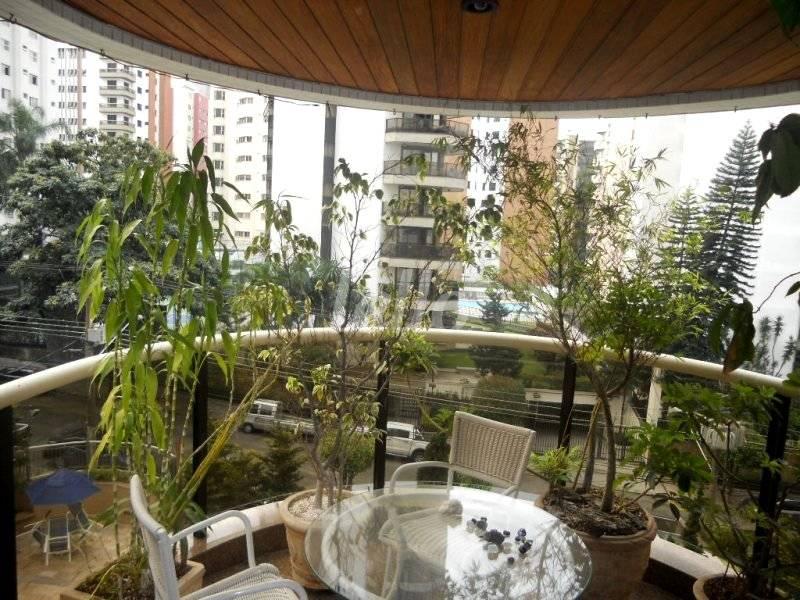 SACADA de Apartamento à venda, Padrão com 248 m², 3 quartos e 4 vagas em Tatuapé - São Paulo