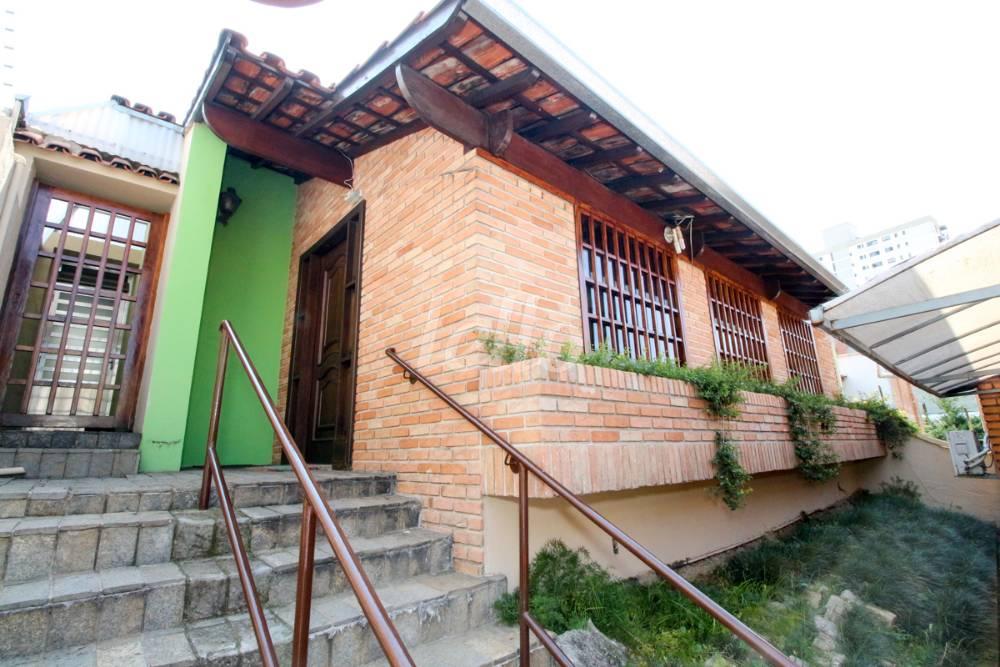 FRENTE de Casa para alugar, assobradada com 200 m², 3 quartos e 3 vagas em Centro - Santo André