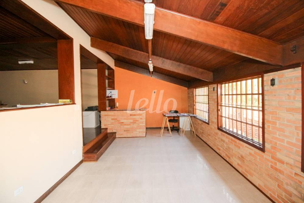 ENTRADA de Casa para alugar, assobradada com 200 m², 3 quartos e 3 vagas em Centro - Santo André