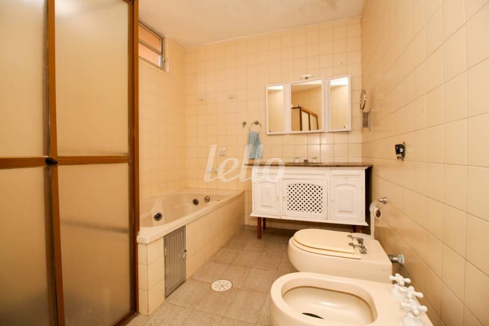 WC de Casa para alugar, assobradada com 200 m², 3 quartos e 3 vagas em Centro - Santo André