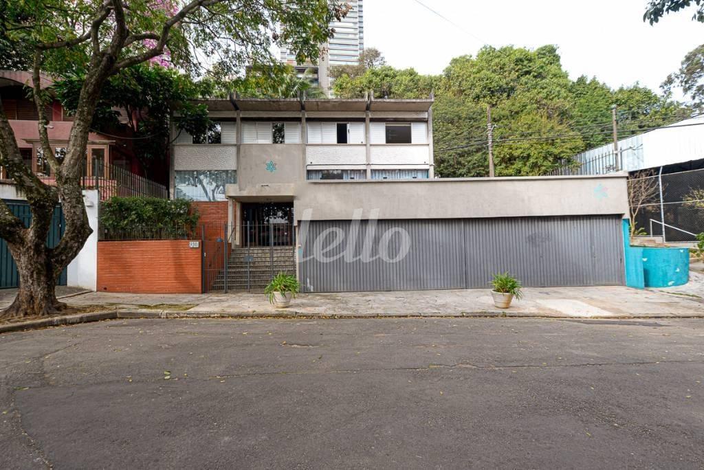 FACHADA de Casa à venda, sobrado com 400 m², 5 quartos e 5 vagas em Sumarezinho - São Paulo