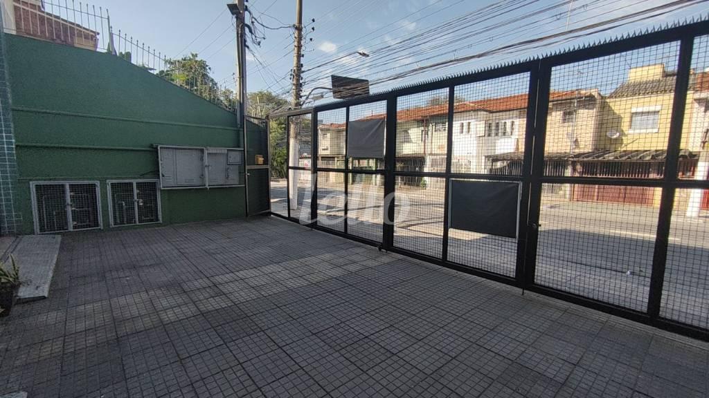 GARAGEM de Prédio Comercial à venda, Monousuário com 550 m², e 4 vagas em Santana - São Paulo