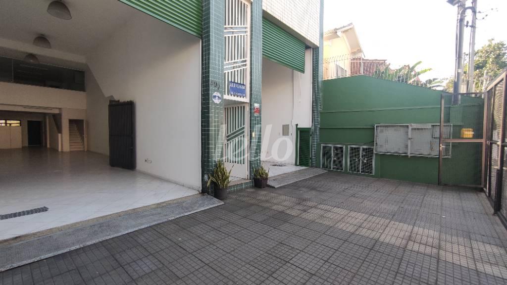 GARAGEM de Prédio Comercial à venda, Monousuário com 550 m², e 4 vagas em Santana - São Paulo