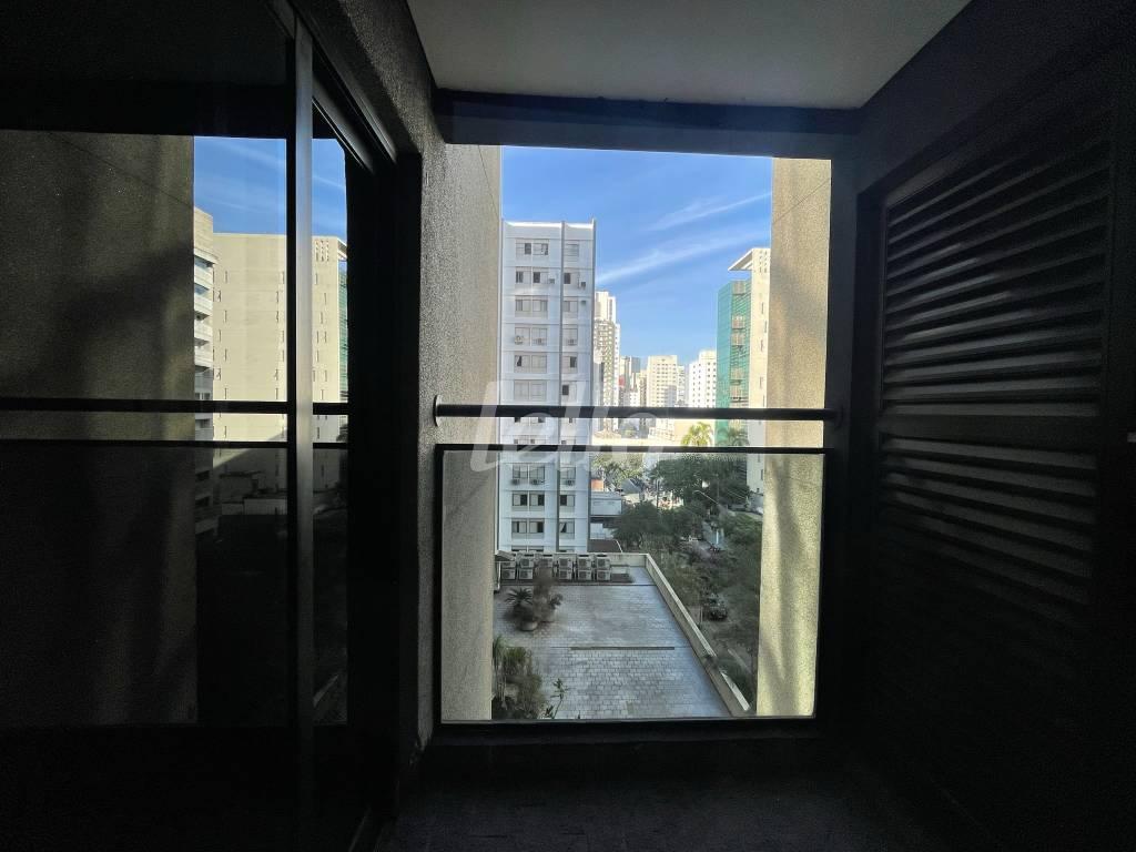 VARANDA de Sala / Conjunto à venda, Padrão com 114 m², e 4 vagas em Itaim Bibi - São Paulo