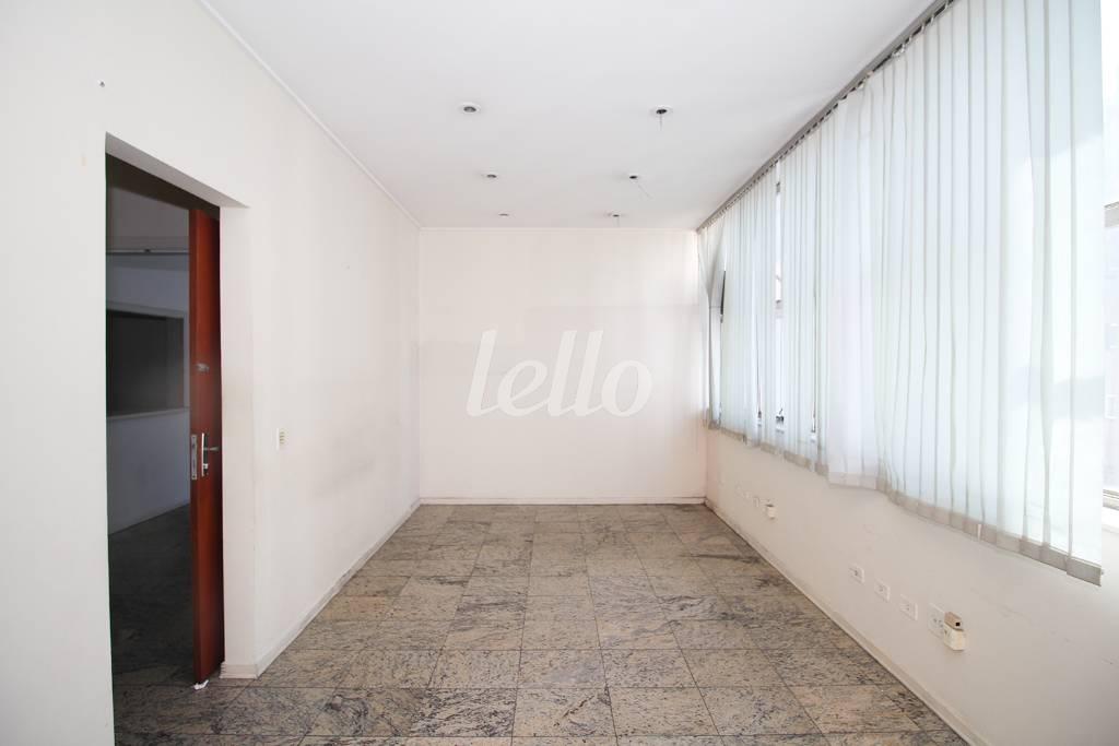 SALA 1 de Sala / Conjunto para alugar, Padrão com 213 m², e 2 vagas em Bela Vista - São Paulo