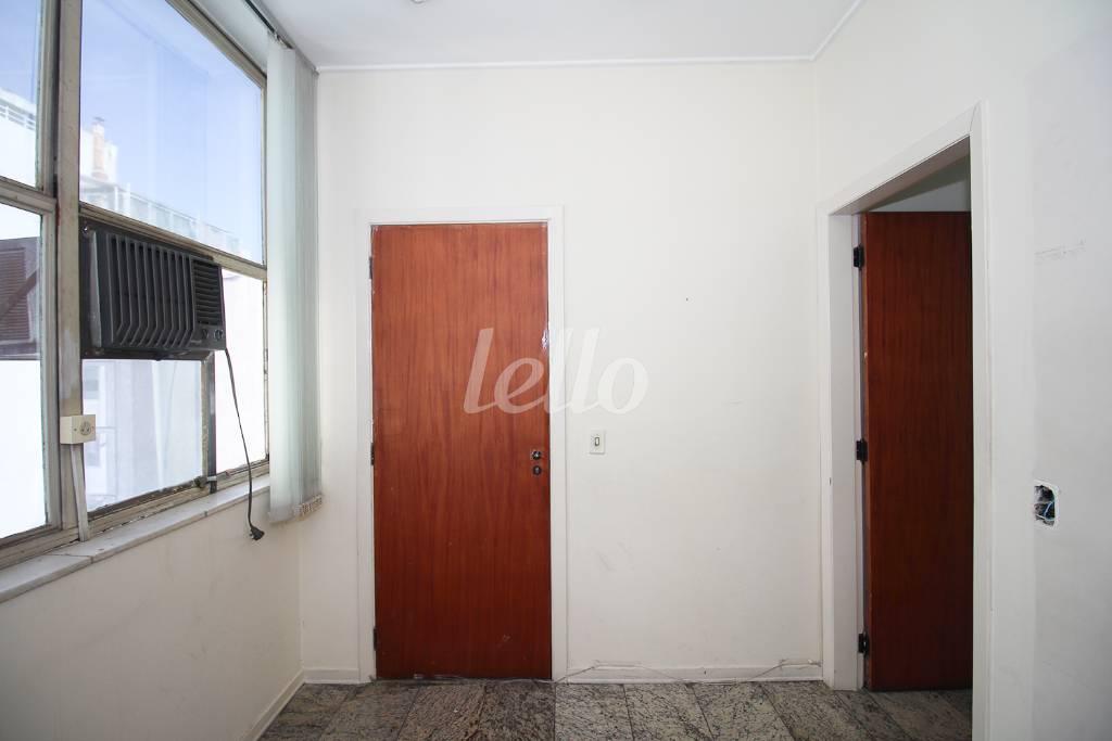 SALA 2 de Sala / Conjunto para alugar, Padrão com 213 m², e 2 vagas em Bela Vista - São Paulo
