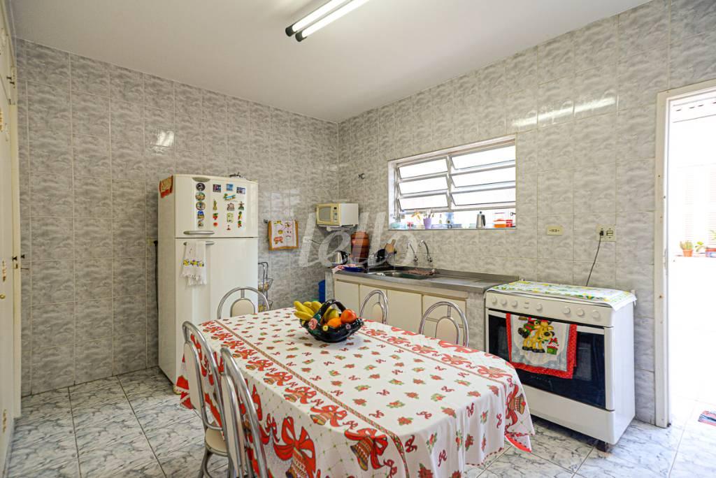 COZINHA de Casa à venda, sobrado com 140 m², 3 quartos e 5 vagas em Mirandopolis - São Paulo