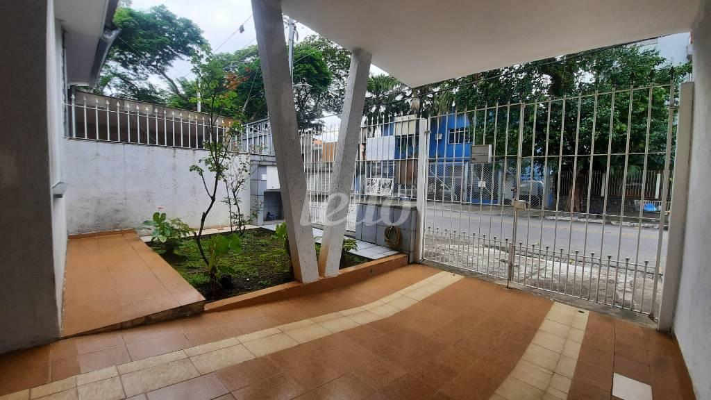 GARAGEM de Casa à venda, térrea com 180 m², 3 quartos e 2 vagas em Vila Monumento - São Paulo