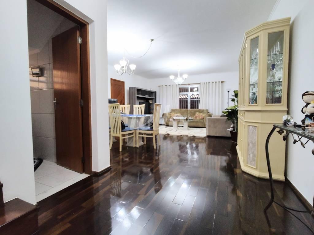 LIVING de Casa à venda, sobrado com 171 m², 3 quartos e 2 vagas em Jardim Independência - São Paulo