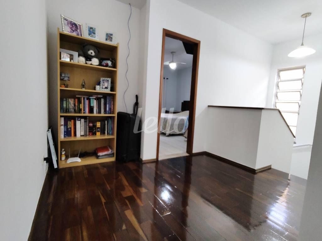 HALL DA ESCADA 1 de Casa à venda, sobrado com 171 m², 3 quartos e 2 vagas em Jardim Independência - São Paulo