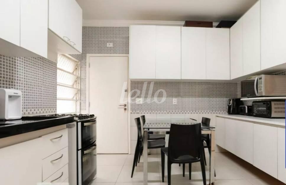 COZINHA de Apartamento à venda, Padrão com 145 m², 3 quartos e 1 vaga em Santa Cecília - São Paulo