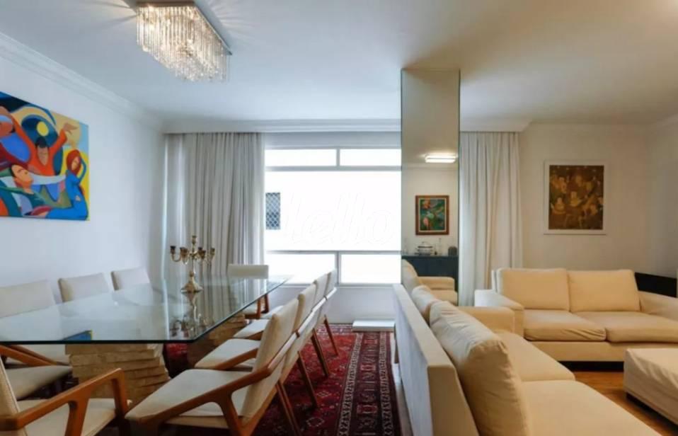 SALA de Apartamento à venda, Padrão com 145 m², 3 quartos e 1 vaga em Santa Cecília - São Paulo