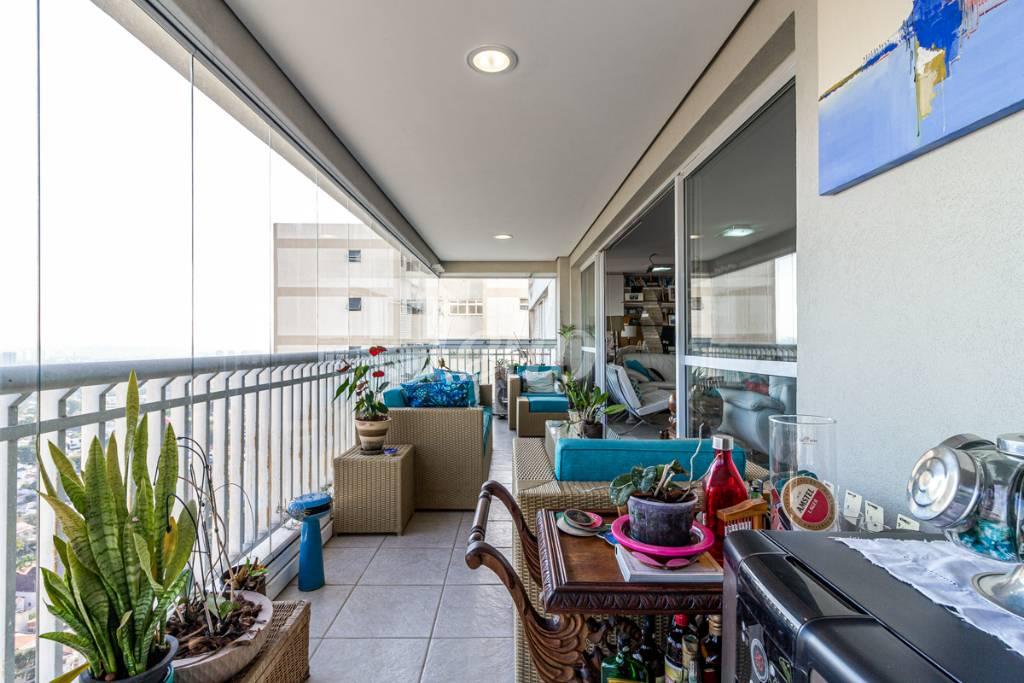 VARANDA GOURMET de Apartamento para alugar, Padrão com 190 m², 4 quartos e 4 vagas em Sumarezinho - São Paulo