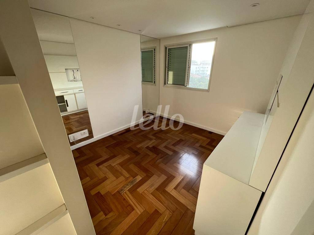 DORMITÓRIO de Apartamento à venda, Padrão com 76 m², 2 quartos e 2 vagas em Mirandopolis - São Paulo