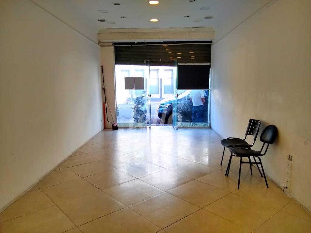 SALA de Loja à venda, Padrão com 210 m², e em Vila Mariana - São Paulo
