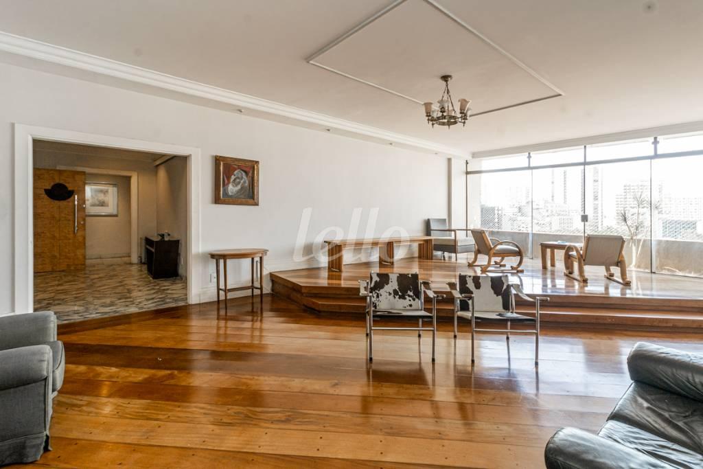 SALA de Apartamento para alugar, Padrão com 460 m², 4 quartos e 1 vaga em República - São Paulo