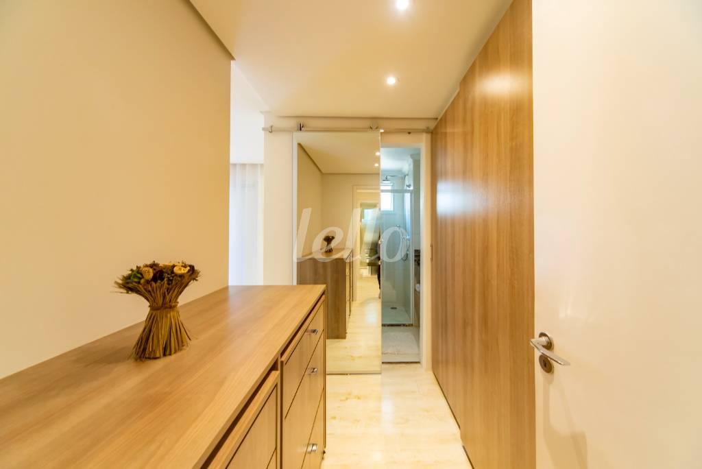 QUARTO3 de Apartamento à venda, Padrão com 118 m², 3 quartos e 3 vagas em Centro - Santo André