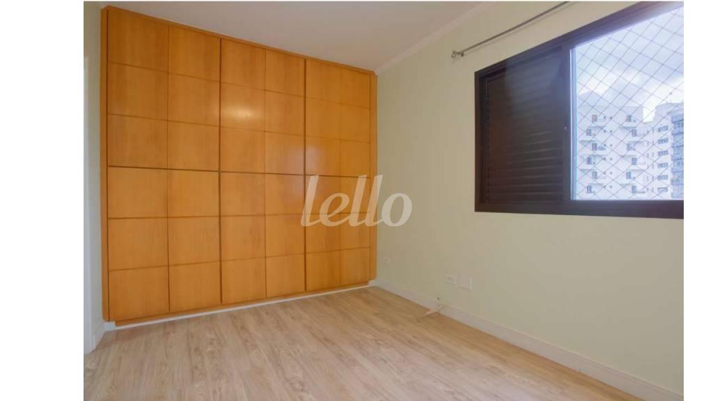DORMITÓRIO de Apartamento à venda, Padrão com 102 m², 3 quartos e 2 vagas em Vila Nova Conceição - São Paulo