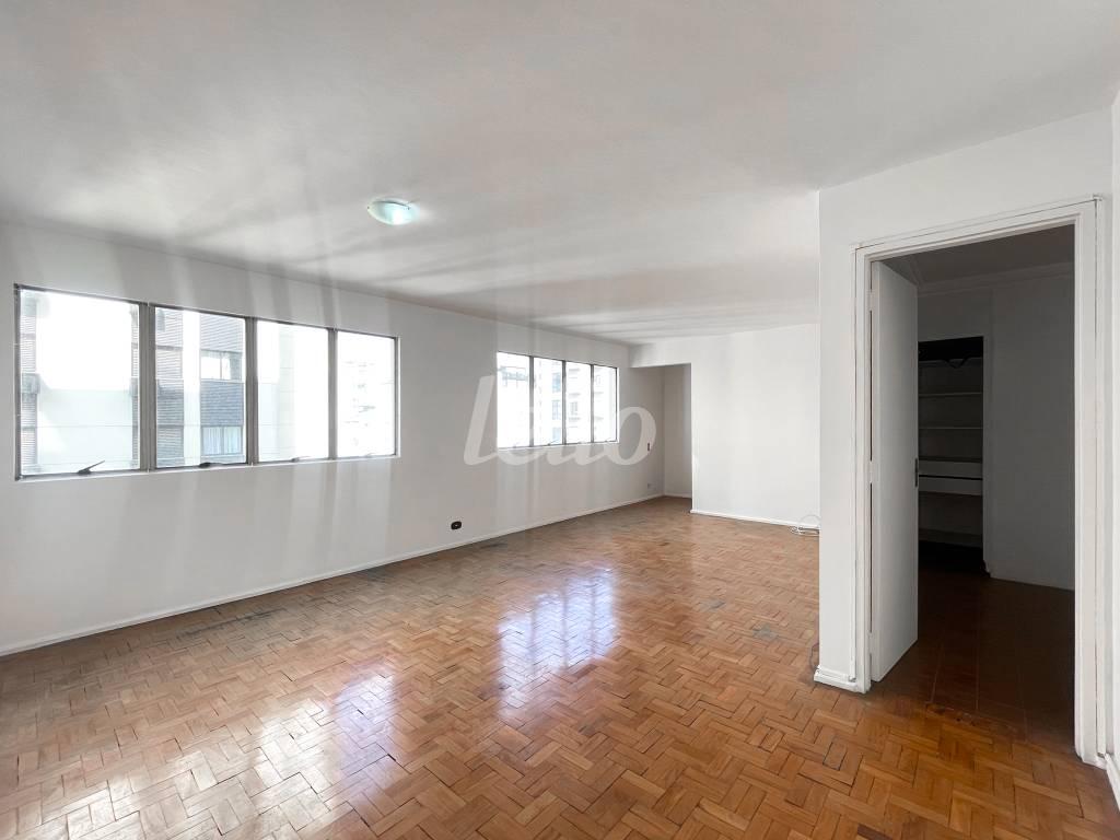 SALA DOIS AMBIENTES de Apartamento à venda, Padrão com 100 m², 4 quartos e 1 vaga em Jardim Paulista - São Paulo