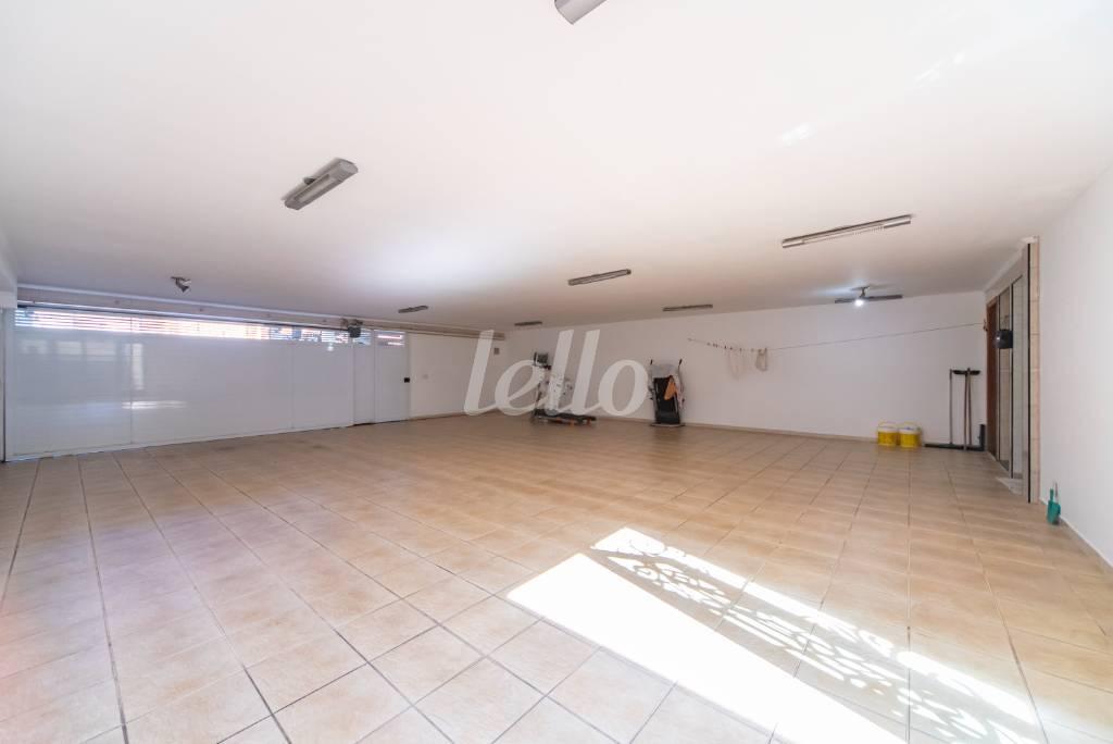 GARAGEM de Casa à venda, assobradada com 445 m², 3 quartos e 8 vagas em Olímpico - São Caetano do Sul