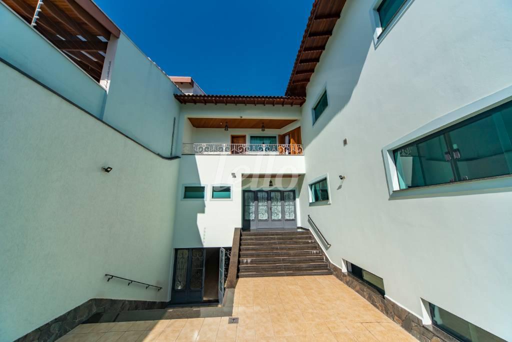 QUINTAL INTERNO de Casa à venda, assobradada com 445 m², 3 quartos e 8 vagas em Olímpico - São Caetano do Sul